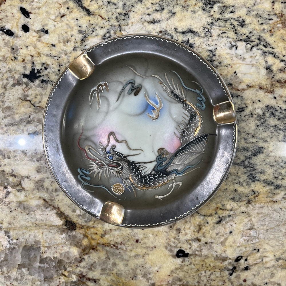 Dragonware Moriage Blue-eyed Dragon Ashtray - VINTAGE!